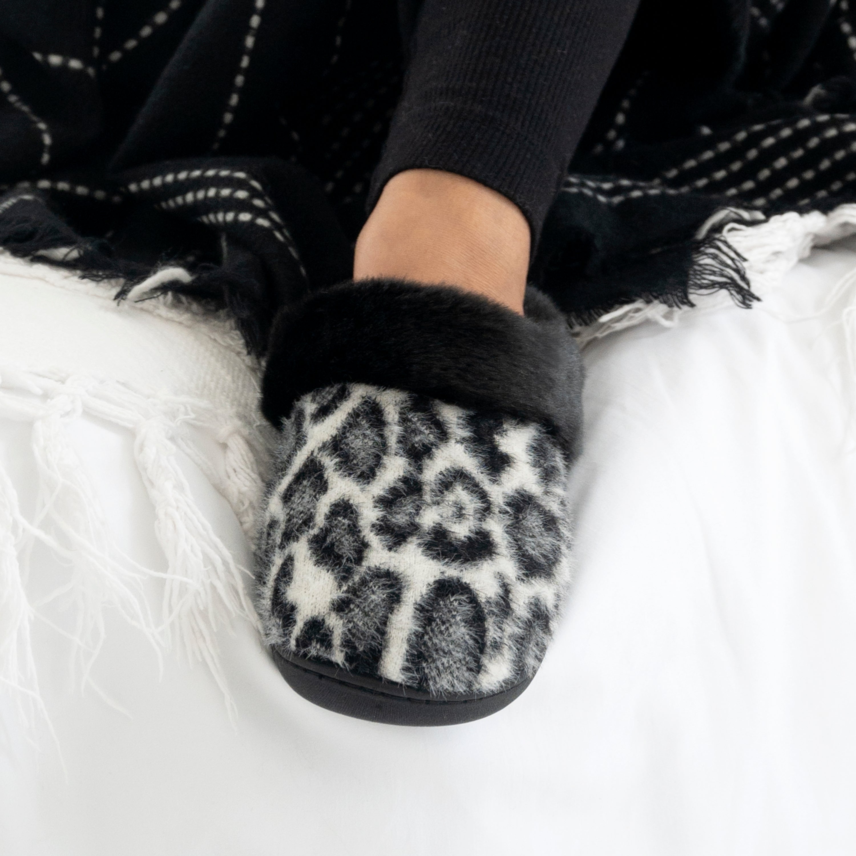 Isotoner animal print online slippers